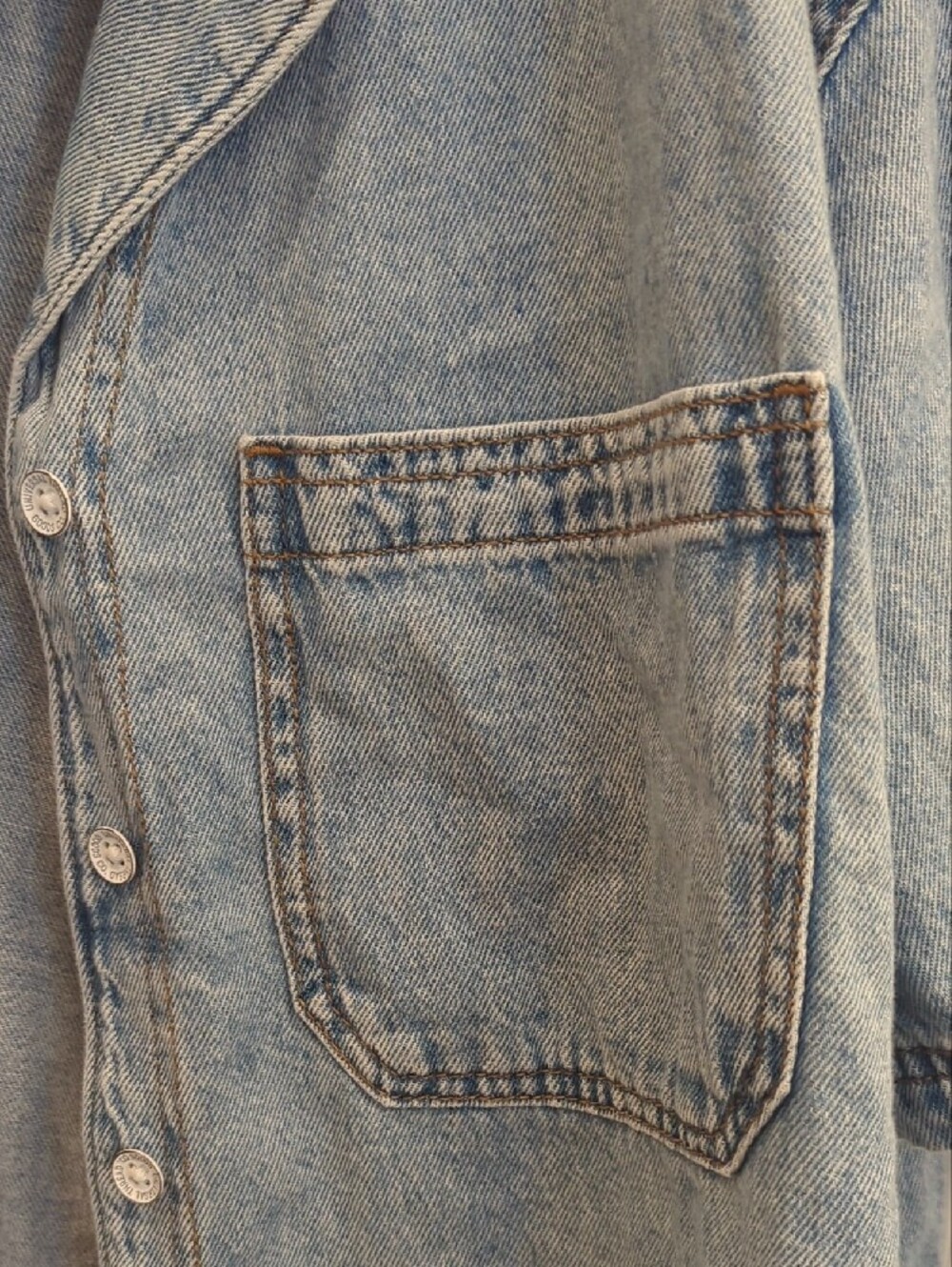 Universal Thread Denim Button Top - Picture 3 of 5